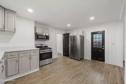 41 Prospect St, North Adams, MA 01247 - Photo 10
