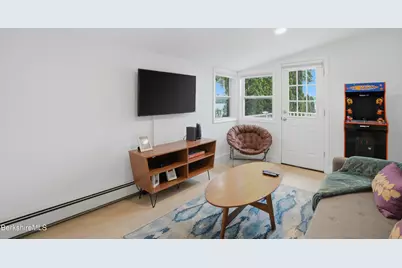 233 Narragansett Ave, Lanesborough, MA 01237 - Photo 30