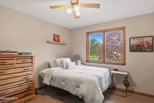 134 Oak Hill Rd, Pittsfield, MA 01201 - Photo 36
