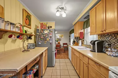 34 Fairview Ter, Great Barrington, MA 01230 - Photo 10