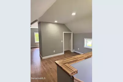 34 Hungerford St, Pittsfield, MA 01201 - Photo 16