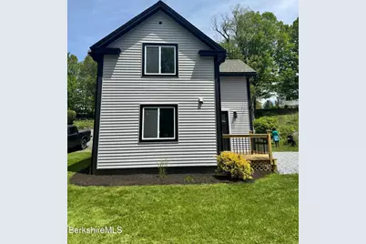 34 Hungerford St, Pittsfield, MA 01201 - Photo 2