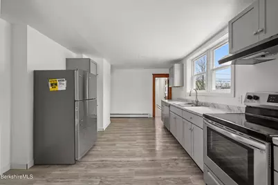 34 Daniels Ave, Pittsfield, MA 01201 - Photo 14
