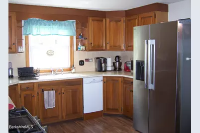 124 Walker St, North Adams, MA 01247 - Photo 18