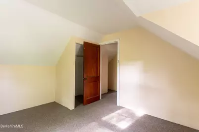347 Maple St, Hinsdale, MA 01235 - Photo 16