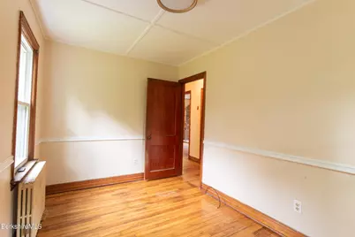 347 Maple St, Hinsdale, MA 01235 - Photo 10