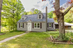347 Maple St, Hinsdale, MA 01235 - Photo 2