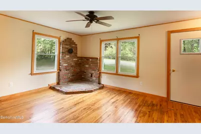 347 Maple St, Hinsdale, MA 01235 - Photo 8