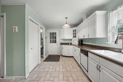 130 Franklin St, North Adams, MA 01247 - Photo 18