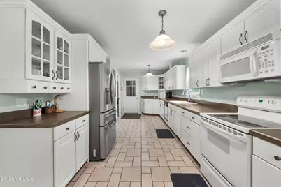 130 Franklin St, North Adams, MA 01247 - Photo 20