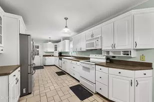 130 Franklin St, North Adams, MA 01247 - Photo 22