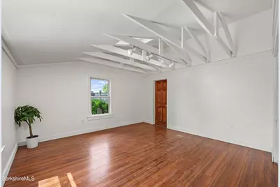 689 N Main St, Sheffield, MA 01257 - Photo 10