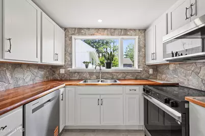 689 N Main St, Sheffield, MA 01257 - Photo 6