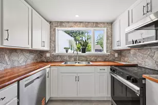 689 N Main St, Sheffield, MA 01257 - Photo 6