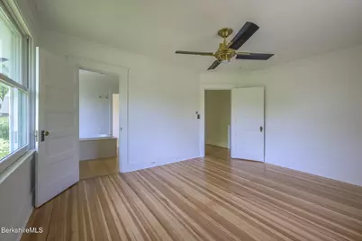 8 Oak St, Great Barrington, MA 01230 - Photo 28