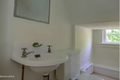 8 Oak St, Great Barrington, MA 01230 - Photo 18