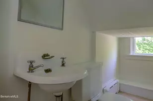 8 Oak St, Great Barrington, MA 01230 - Photo 18