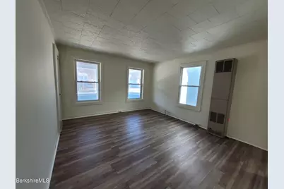 35 Pleasant St, Adams, MA 01220 - Photo 4
