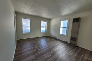 35 Pleasant St, Adams, MA 01220 - Photo 4