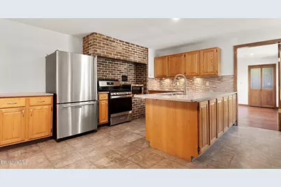 20 E Dugway Rd, Lenox, MA 01240 - Photo 10