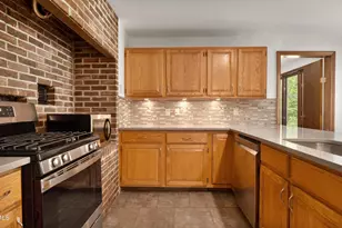 20 E Dugway Rd, Lenox, MA 01240 - Photo 10