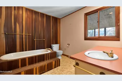 20 E Dugway Rd, Lenox, MA 01240 - Photo 28