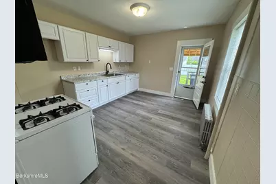 144 Parkside Ave, Pittsfield, MA 01201 - Photo 14