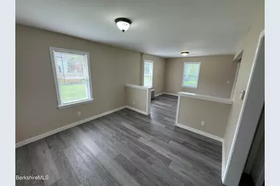 144 Parkside Ave, Pittsfield, MA 01201 - Photo 12