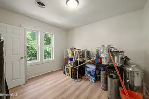 14 Charles St, North Adams, MA 01247 - Photo 24
