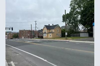69 Tyler St, Pittsfield, MA 01201 - Photo 4