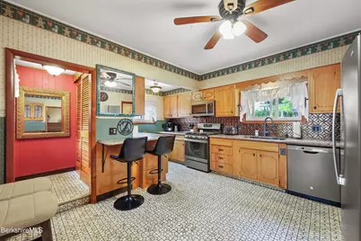 8 Richmond St, Adams, MA 01220 - Photo 26