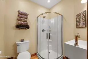 8 Richmond St, Adams, MA 01220 - Photo 16