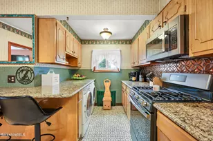 8 Richmond St, Adams, MA 01220 - Photo 30