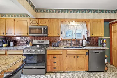 8 Richmond St, Adams, MA 01220 - Photo 12