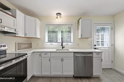 1028 North St, Pittsfield, MA 01201 - Photo 10