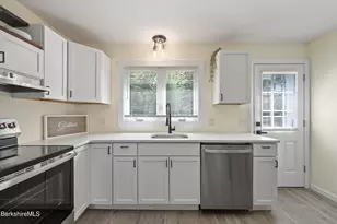 1028 North St, Pittsfield, MA 01201 - Photo 10