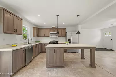 395 Cheshire Rd #112, Pittsfield, MA 01201 - Photo 10