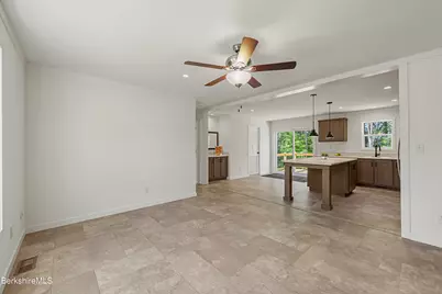 395 Cheshire Rd #112, Pittsfield, MA 01201 - Photo 4