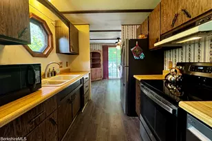 180 Orlando Ave, Pittsfield, MA 01201 - Photo 4