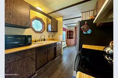180 Orlando Ave, Pittsfield, MA 01201 - Photo 6