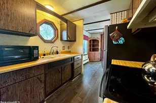 180 Orlando Ave, Pittsfield, MA 01201 - Photo 6