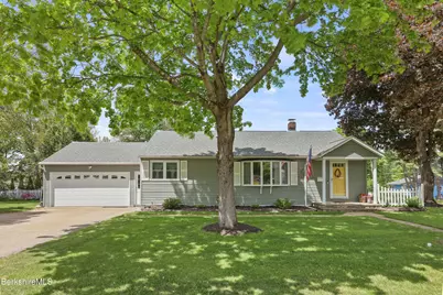 97 Morningview Dr, Pittsfield, MA 01201 - Photo 2
