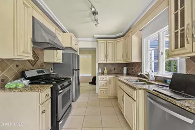 132 Main St, Williamstown, MA 01267 - Photo 4