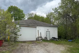 141 Dewey Ave, Pittsfield, MA 01201 - Photo 12