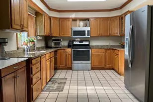 851 E New Lenox Rd, Pittsfield, MA 01201 - Photo 8