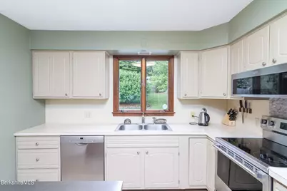 10 Park Dr, Lanesborough, MA 01237 - Photo 14
