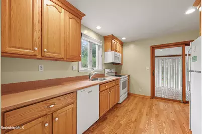 28 Hopewell Dr, Pittsfield, MA 01201 - Photo 16