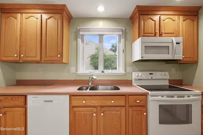 28 Hopewell Dr, Pittsfield, MA 01201 - Photo 12