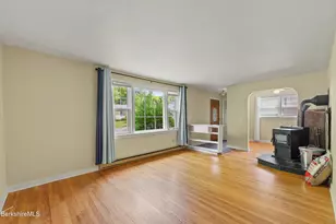28 Hopewell Dr, Pittsfield, MA 01201 - Photo 4