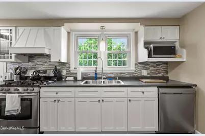46 Woodlawn Ave, North Adams, MA 01247 - Photo 12